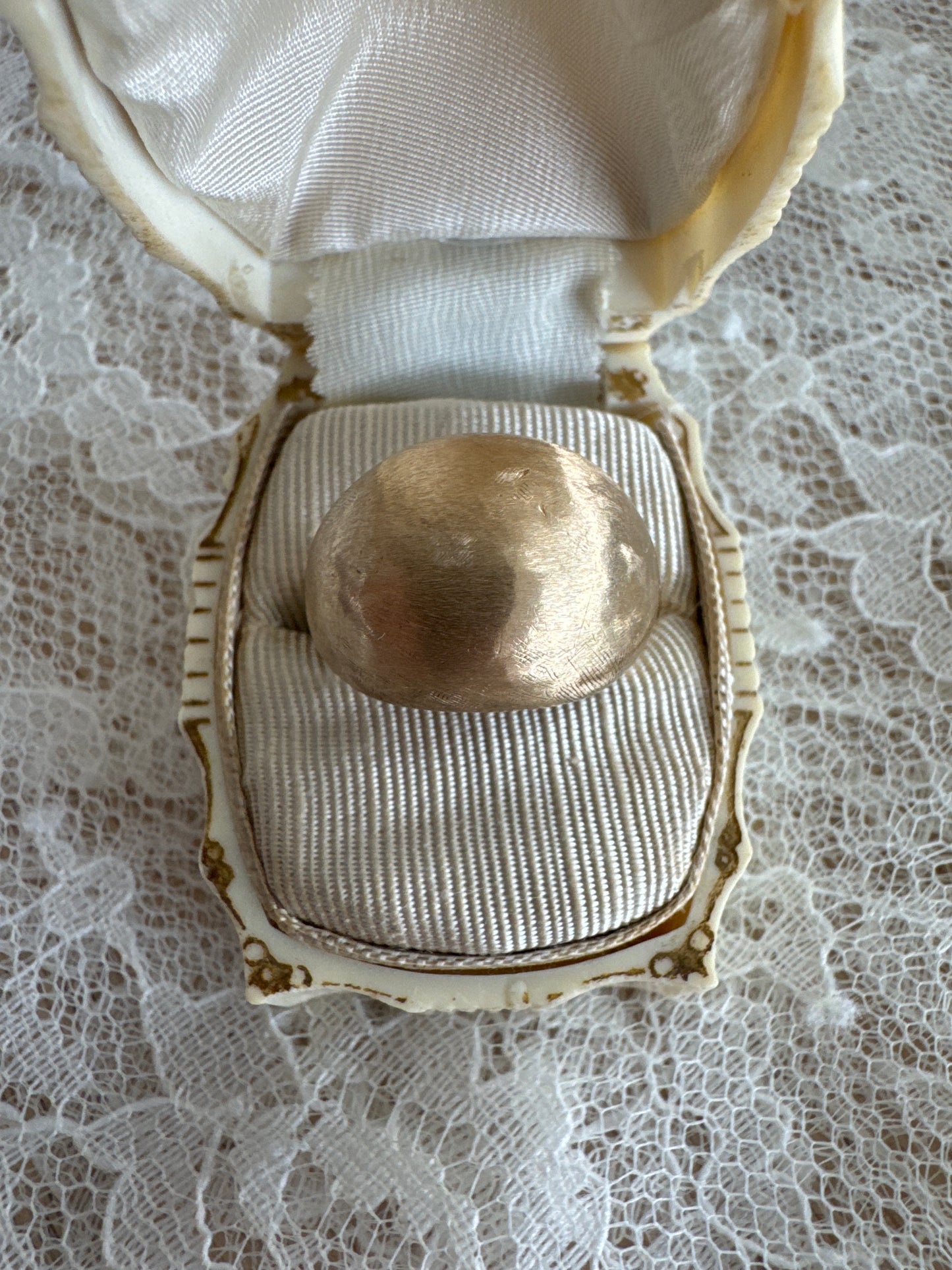 vintage 10k yellow gold high dome ring with florentine finish