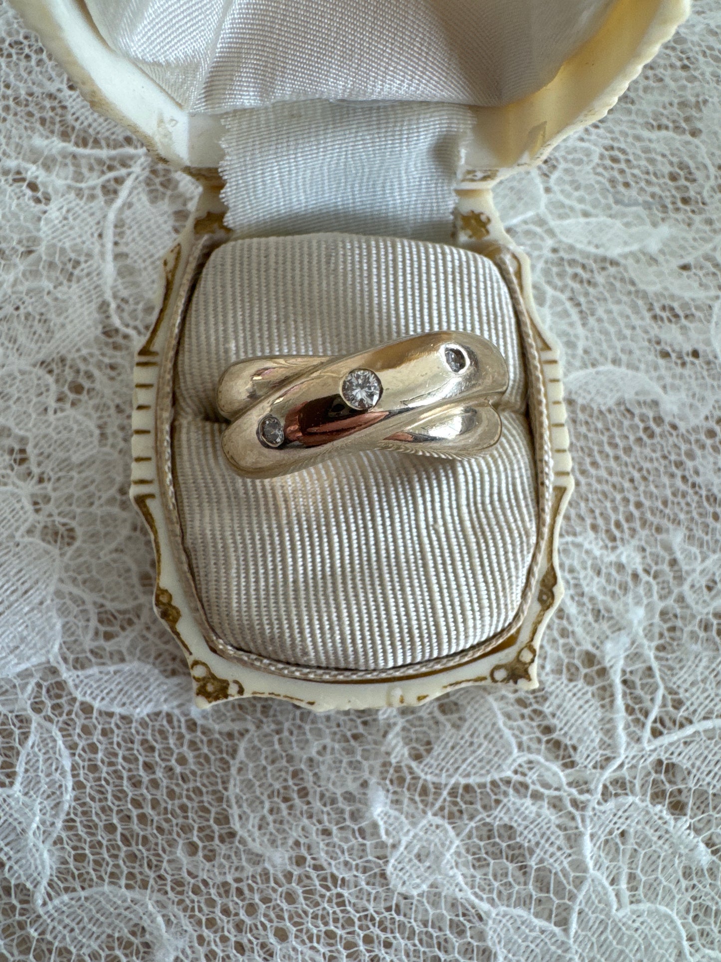 vintage 14k yellow gold 3 diamond crossover ring
